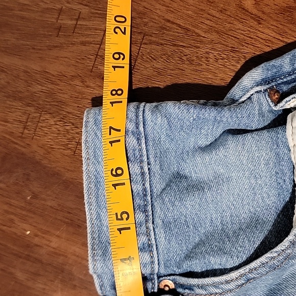 Levis Denim Blue Women's Shorts Size 30 - Picture 6 of 6
